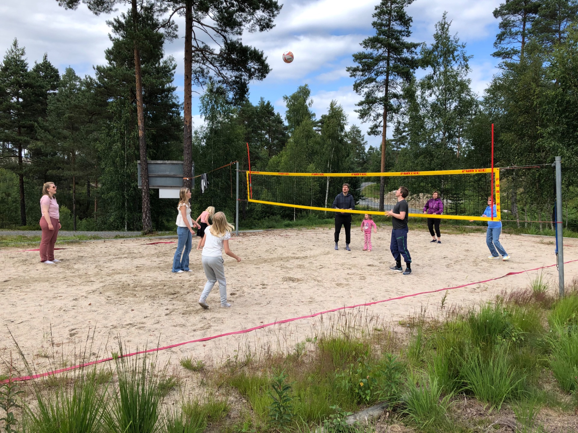 Gøy med volleyballbane!